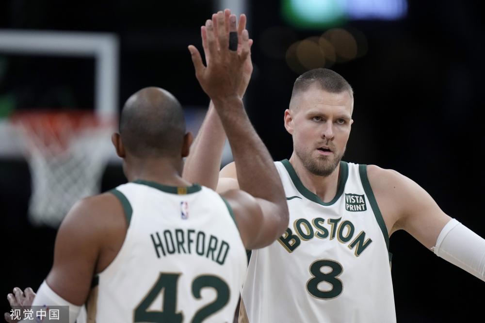 随着时间的 随着时间的