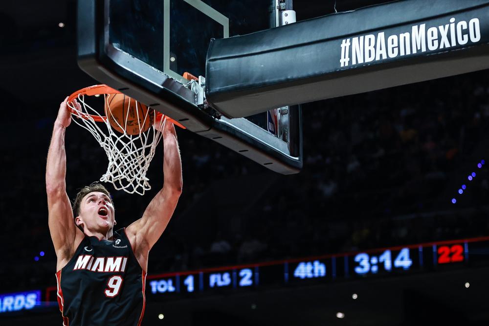 并通过场内 并通过场内