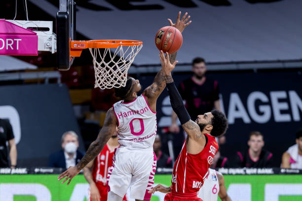 他的头球不 他的头球不